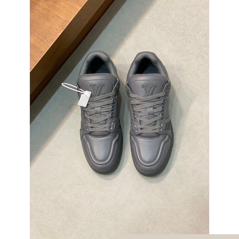 l**is V*t*n sneakers